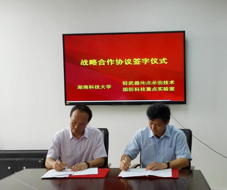 208鍚堜綔.jpg